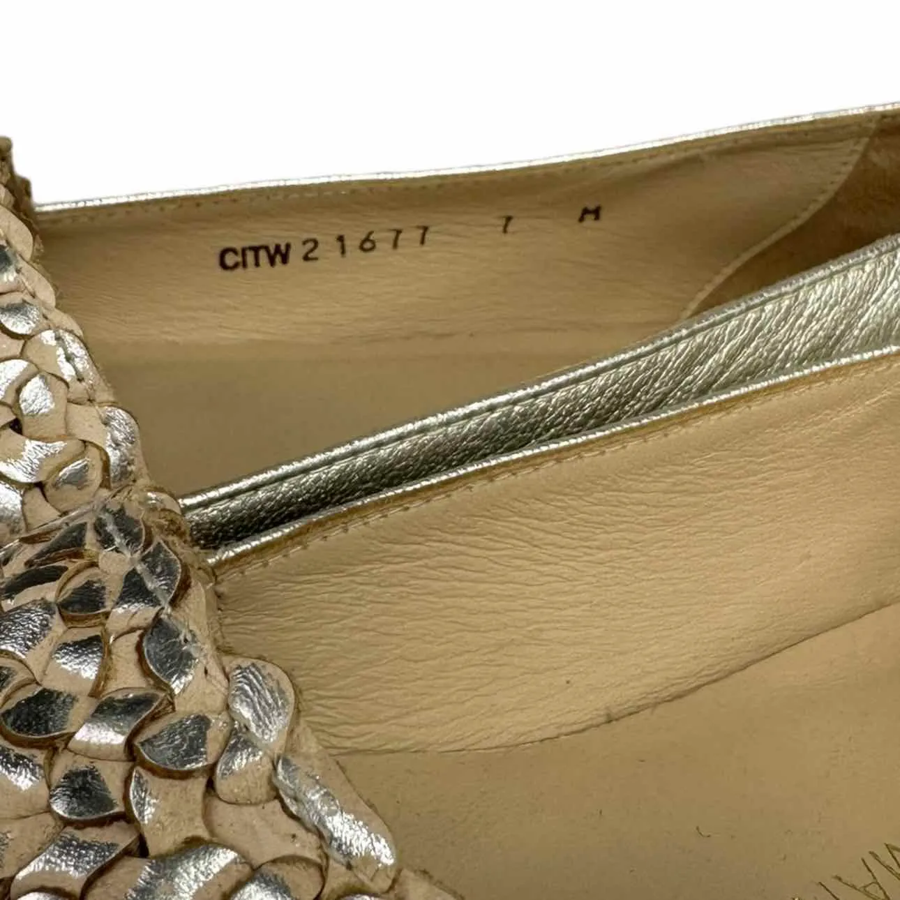 STUART WEITZMAN DAYTON Metallic Gold Flat Size 7